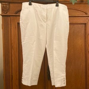 White, capris, front pockets